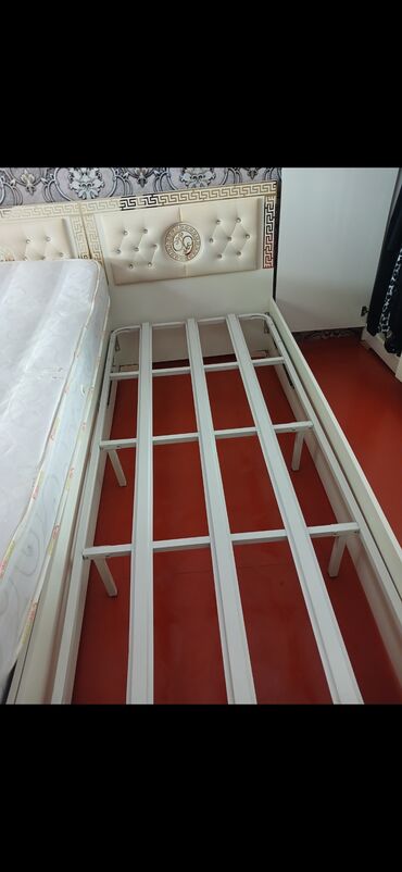 Krem və bej rənglərdə olan bu çarpayı dəsti yataq otağınız üçün ideal