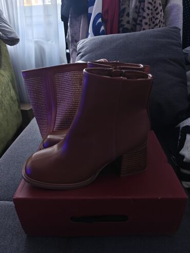 ara zenske cizme: Ankle boots, 39