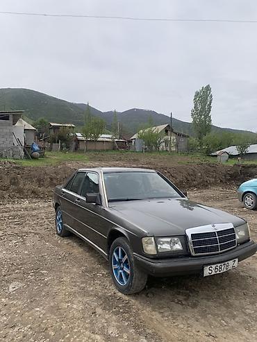 infinity fx35: Mercedes-Benz 190: 1986 г., 2 л, Механика, Бензин, Седан — 5