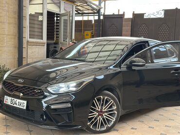 авто в рассрочку лизинг: Элегантный черный седан Kia K3 современным дизайном кузова и