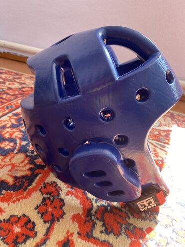 шапочку и очки для плавания: Синий тренировочный шлем от Moonto, разработанный для защиты головы во