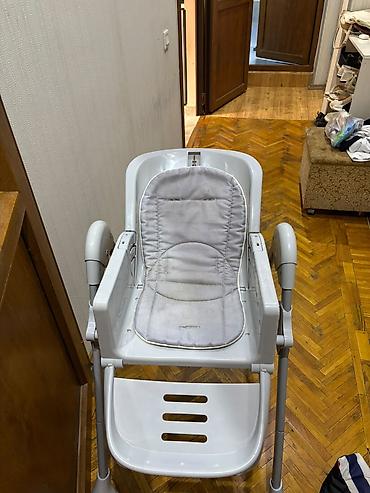 Yemək masaları, oturacaqları: Uşaqlar üçün çoxfunksiyalı yemək və istirahət kürsüsü - Rəng: ağ/boz — 3
