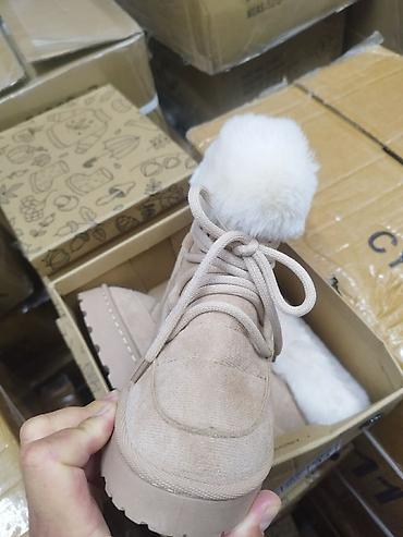 Ugg obuća: 2800 din. 26-36. L — 5