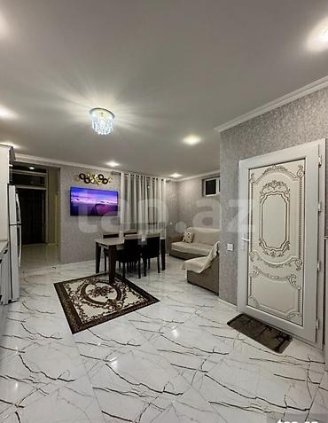 Studio tipli geniş mətbəx–qonaq otağı interyeri - Açıq konseptli