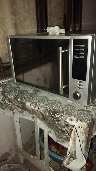 Paslanmayan poladdan mikrodalğalı soba - Korpus: metal/paslanmayan