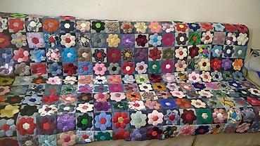 edyalar: Patchwork yorğan/pled - Rəngarəng “hexagon” çiçək motivləri ilə əl — 1