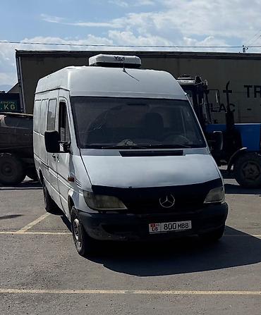 hongqi e: Грузовик, Mercedes-Benz, Стандарт, 3 т, Б/у — 1