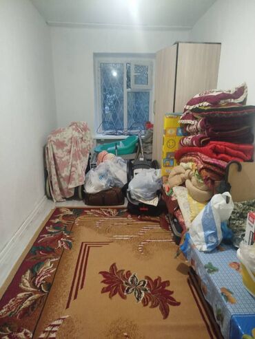 квартиры по суточно мкр: 1 бөлмө, 18 кв. м, Жатакана жана мейманкана түрүндө, 1 кабат, Косметикалык ремонт