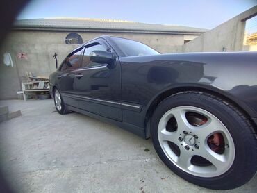 Mercedes-Benz: Mercedes-Benz E-Class: 2.2 l | 2000 il Sedan — 13