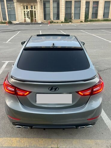 Hyundai Elantra: 2 л | 2014 г. Седан