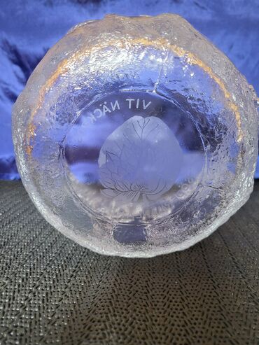 Činije: Cinija nova Kosta Boda,Kjell Engman rucni rad 70te. Cinija — 11