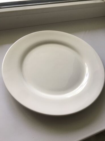 посуда белая: Срочно! Продаю тарелки 
2шт - 280сом