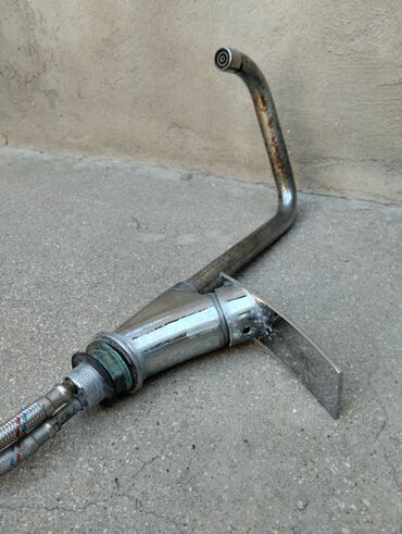 Ванны: Mətbəx kranı lavabolar üçün nəzərdə tutulmuşdur. Metal materialdan