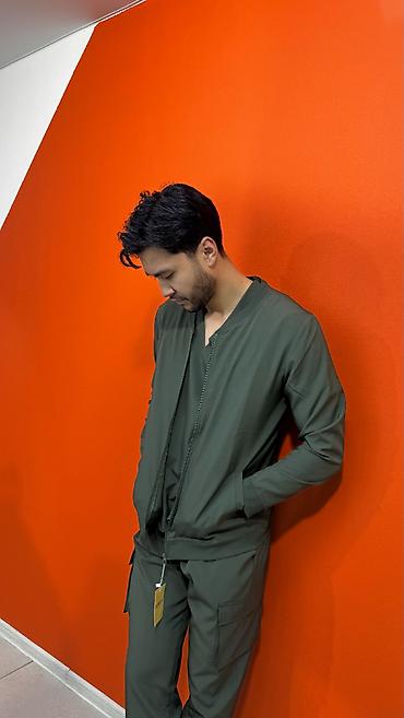 Медициналык кийим: Мужской медицинский комплект (scrubs) . Состав набора: - Верх — 6