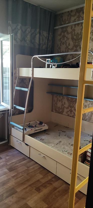 bunk bed: Двухъярусная кровать-комплект с верхним спальным местом и нижним — 3