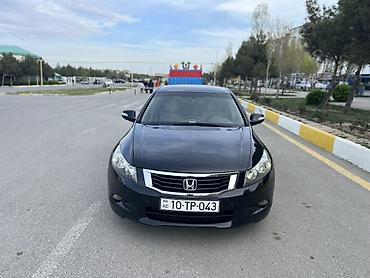 Honda: Honda Accord sedan - Korpus: 4 qapılı sedan, qara rəng - Mühərrik — 5