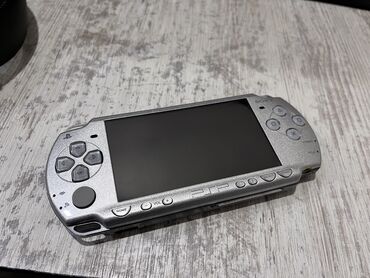 psp цена в бишкеке: PSP-2004 Состояние отличное Прошитая имеется сд карта Стик не дрифтит