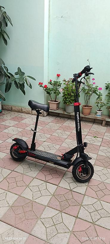 mikrafon şur: **KugooKirin M4 Pro+ elektrik skuter** Cəmi 17 km məsafə qət edib — 8