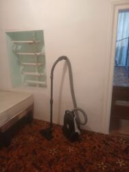 Uzunmüddətli kirayə mənzillər: Metro elmlere yaxın 2otaglı heyet evi kirayə verilir obsi heyedir — 8