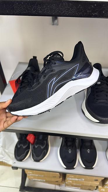 ray ben: Кроссовки Li-Ning (мужские/унисекс), черные с контрастной белой — 1