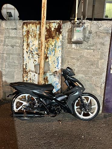 elektrikli cross motor: Sport üslublu skuter-tipli motosiklet - Kuzov: agressiv dizaynlı qara — 4