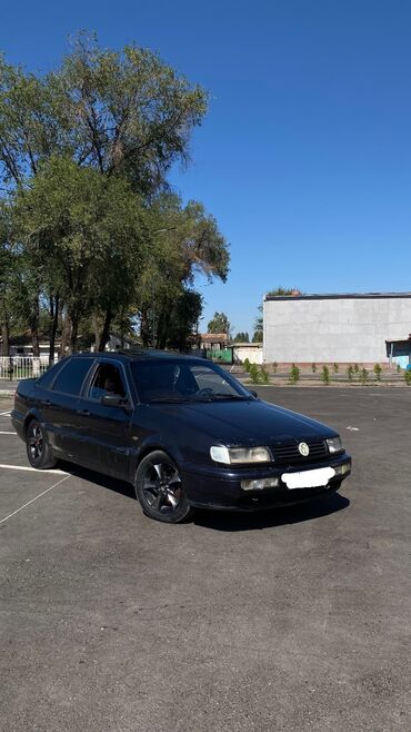 Volkswagen: Volkswagen Passat: 1994 г., 1.8 л, Механика, Бензин, Седан
