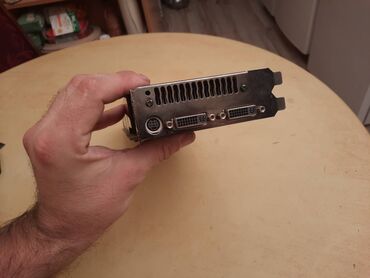 Druga oprema za računare i laptopove: Graficka kartica za kompjuter,desktop racunar
Nepoznato stanje na lalafo.rs — 7 Druga oprema za računare i laptopove: Graficka kartica za kompjuter,desktop racunar
Nepoznato stanje — 7