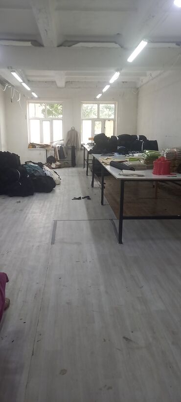 офисы продажа: Сдаётся помещение 90 кв.м. с удобствами под швейный цех- есть