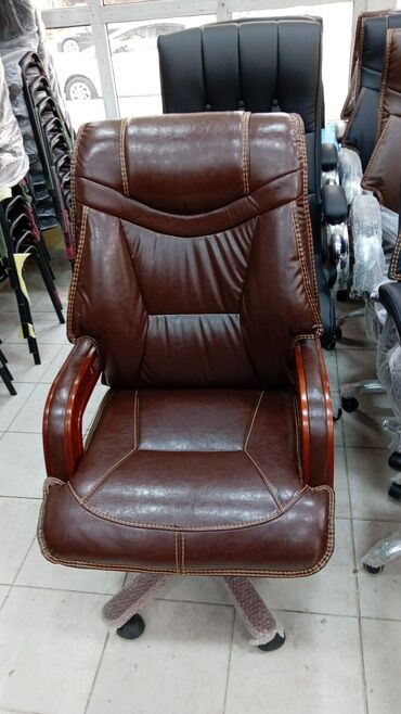 Ofis və oyun kresloları: Yeni, Təkərli, Qolları tənzimlənir, Dəri — 14