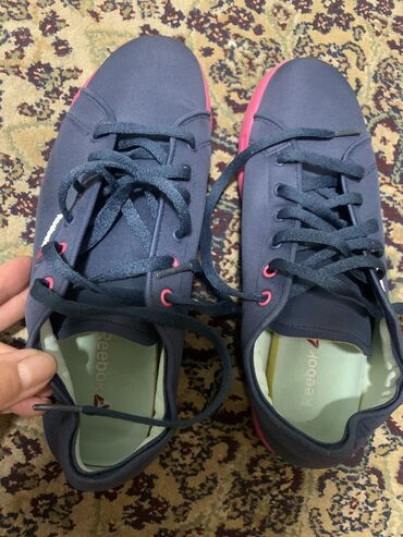 спортивные женские кофты: Кроссовкалар, 36, Reebok, Колдонулган, түсү - Көк, Өзү алып кетүү, Акылуу жеткирүү