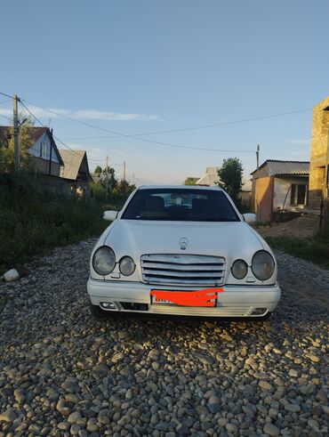 меняю на недвижимость: Mercedes-Benz 240: 1997 г., 2.4 л, Механика, Газ, Седан