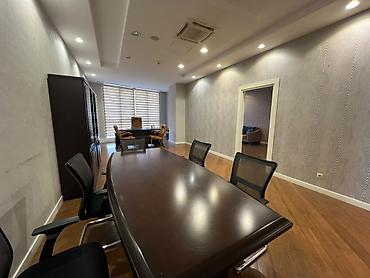 Kommersiya daşınmaz əmlakı: BİZNES MƏRKƏZİNDƏ OFİSLƏR İCARƏYƏ VERİLİR Əlverişli biznes mərkəzində — 2