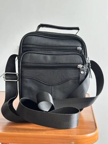 сумка мужская через плечо: Барсетка - сумка мужская. Новая, вместительная, подходит для учёбы