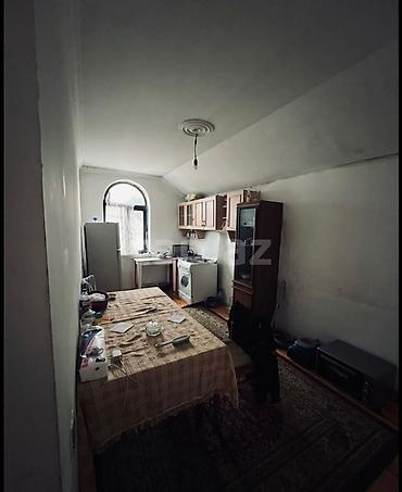 Köhnə tikili: 2 otaqlı mənzil – şəhər daxili məhəllədə Plan və sahə: - 2 ayrı otaq — 9