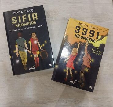 Tavalar: İki hissədən ibarət "Sıfır Kilometr" və "3391 Kilometr" kitabları. Hər