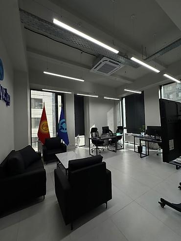 Кыймылсыз мүлк: Ижарага Толугу менен кеңсе: IT-компания, 35 м², Бизнес борборунда, Ремонту менен, Бийик шыптар менен — 8