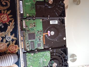 Hard diskovi, eksterni diskovi: Više komada internih hard diskova 3.5" - Format: 3.5" - Interfejs — 5