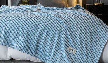 текстиль одеяла подушки: Продаю два плюшевый пледа. Новые! Размер 150*200. Цена за каждый