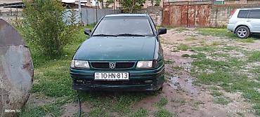 mercedes 160 a: Volkswagen Polo: 1.8 l | 1995 il Sedan — 2