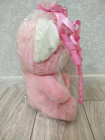 Игрушки: Мягкие игрушки — розовые зайчики 1) Большой зайчик в подарочной — 6