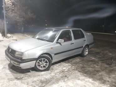 Volkswagen: Volkswagen Vento: 1993 г., 1.8 л, Механика, Бензин, Седан