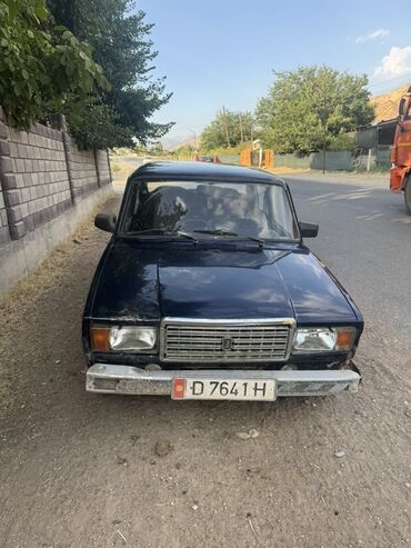 купить фары на ниву: Автомобиль ВАЗ-2107 синего цвета с характерным дизайном кузова седан