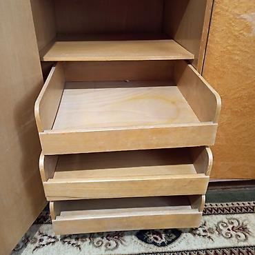 Шифоньеры, шкафы для одежды: Продается шкаф и столик с зеркалом. Состояние хорошее, все ящики и — 3