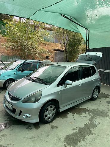 Honda Jazz: 2003 г., 1.4 л, Кол менен иштөөчү, Бензин, Хетчбек — 3