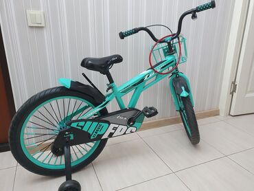 Игрушки: Продаётся детский велосипед на 5-10 лет цена 6500 с
