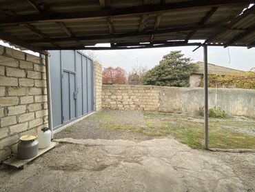 Köhnə tikili: 3 otaqlı rahat mənzil/interyer - Geniş qonaq otağı: divan, 6 nəfərlik — 11