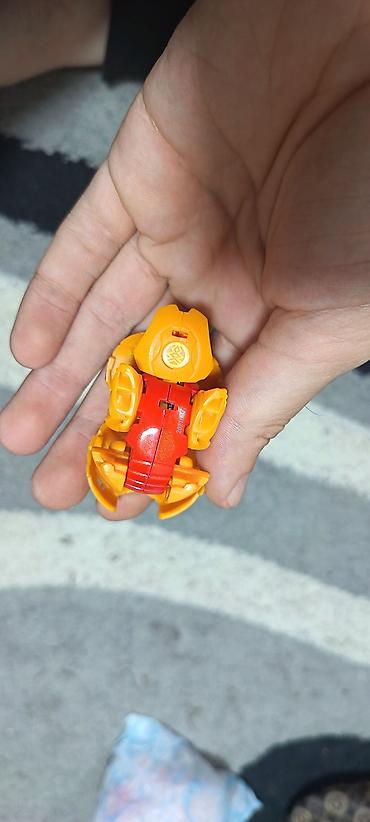 Oyuncaq fiqurlar: Bakugan top fiqur – Pyrus fraksiyası. Oyuncağın kodu şəkildə görünür — 3
