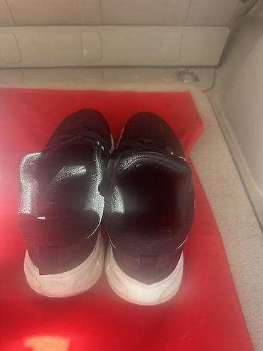 Мужская обувь: Nike Pegasus 40 kişi qaçış krosovkası - Rəng: qara üst, ağ orta/alt — 2
