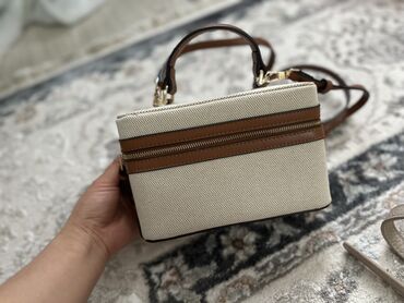 Другая женская одежда: Продаю женские одежды 1) Пальто альпака р50 новое 2500с 2) куртка р — 9