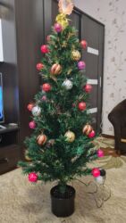 разный: Красивая,нарядная ёлочка,иголки переливаются разным цветами/Высота